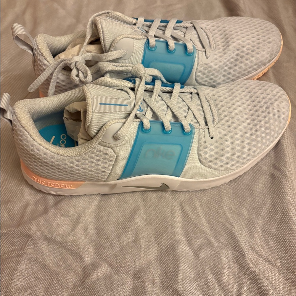 Nike Pastel Color Women’s Sneaker Style Renew In Season TR 10 Size 12 New
